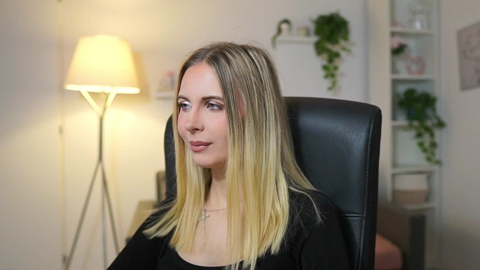 Gallery image thumbnail from Catecrago_'s myfreecams stream on, 12/17/2025, 09:37 image 5 of 20