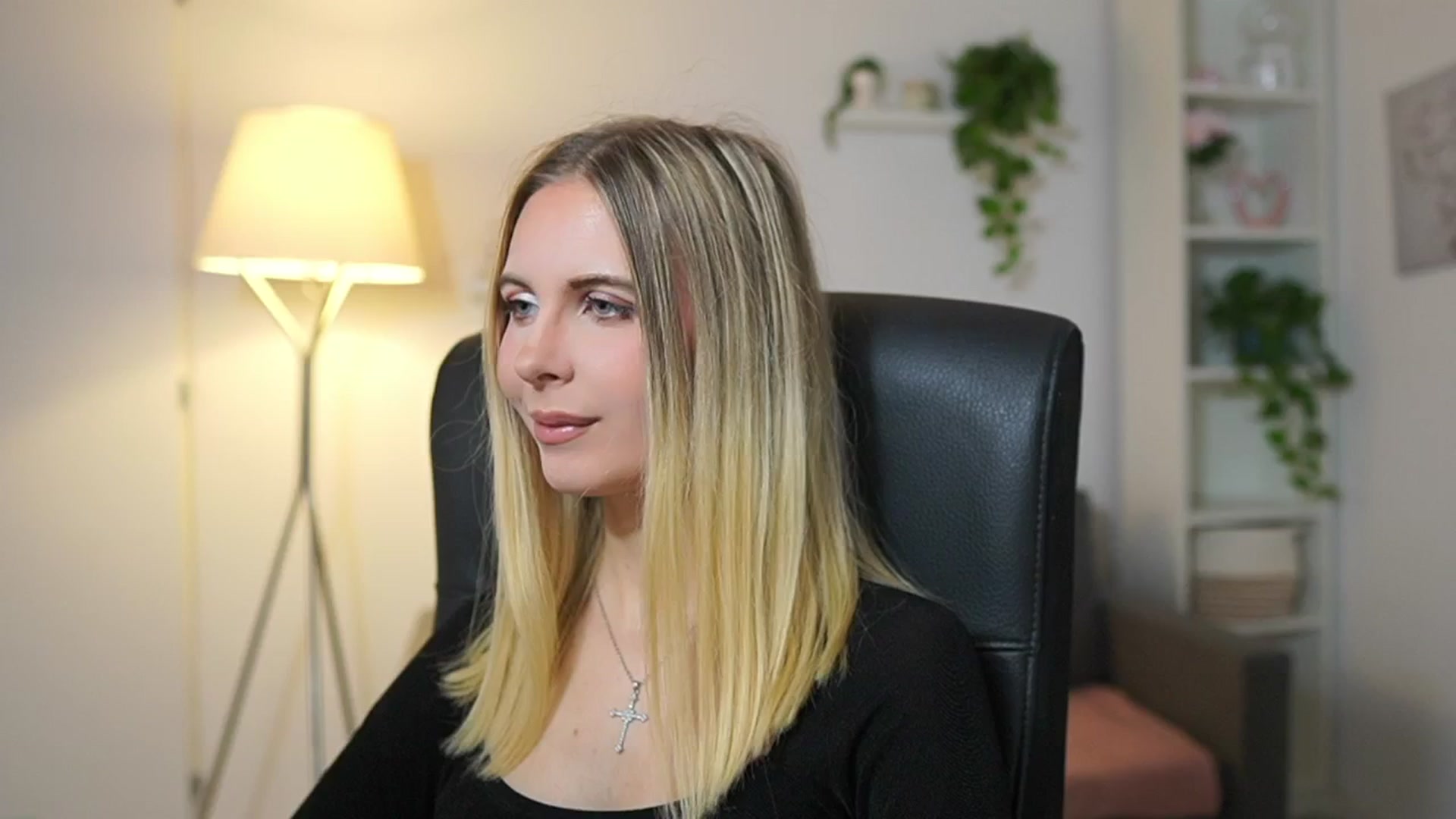 Gallery image thumbnail from Catecrago_'s myfreecams stream on, 12/17/2025, 09:37 image 18 of 20