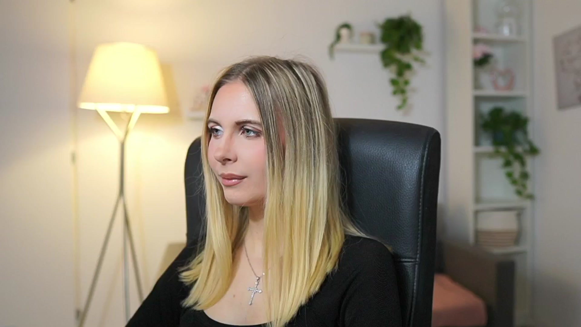 Gallery image thumbnail from Catecrago_'s myfreecams stream on, 12/17/2025, 09:37 image 15 of 20