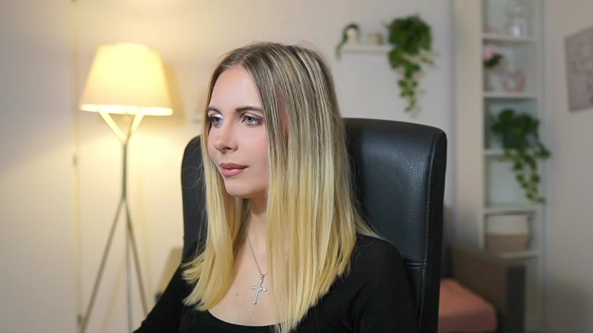 Gallery image thumbnail from Catecrago_'s myfreecams stream on, 12/17/2025, 09:37 image 17 of 20