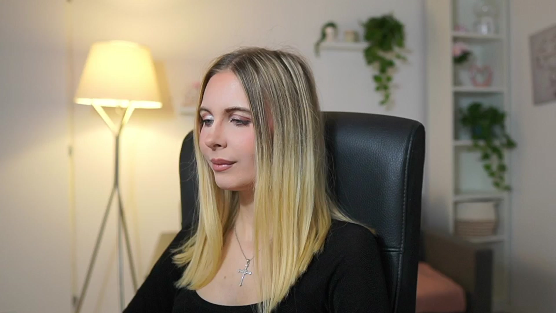 Gallery image thumbnail from Catecrago_'s myfreecams stream on, 12/17/2025, 09:37 image 12 of 20