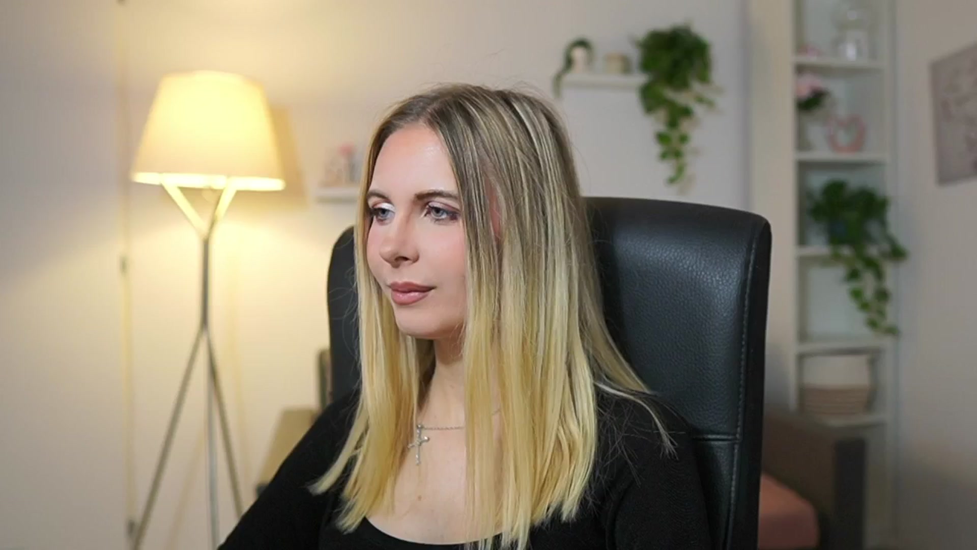 Gallery image thumbnail from Catecrago_'s myfreecams stream on, 12/17/2025, 09:37 image 4 of 20