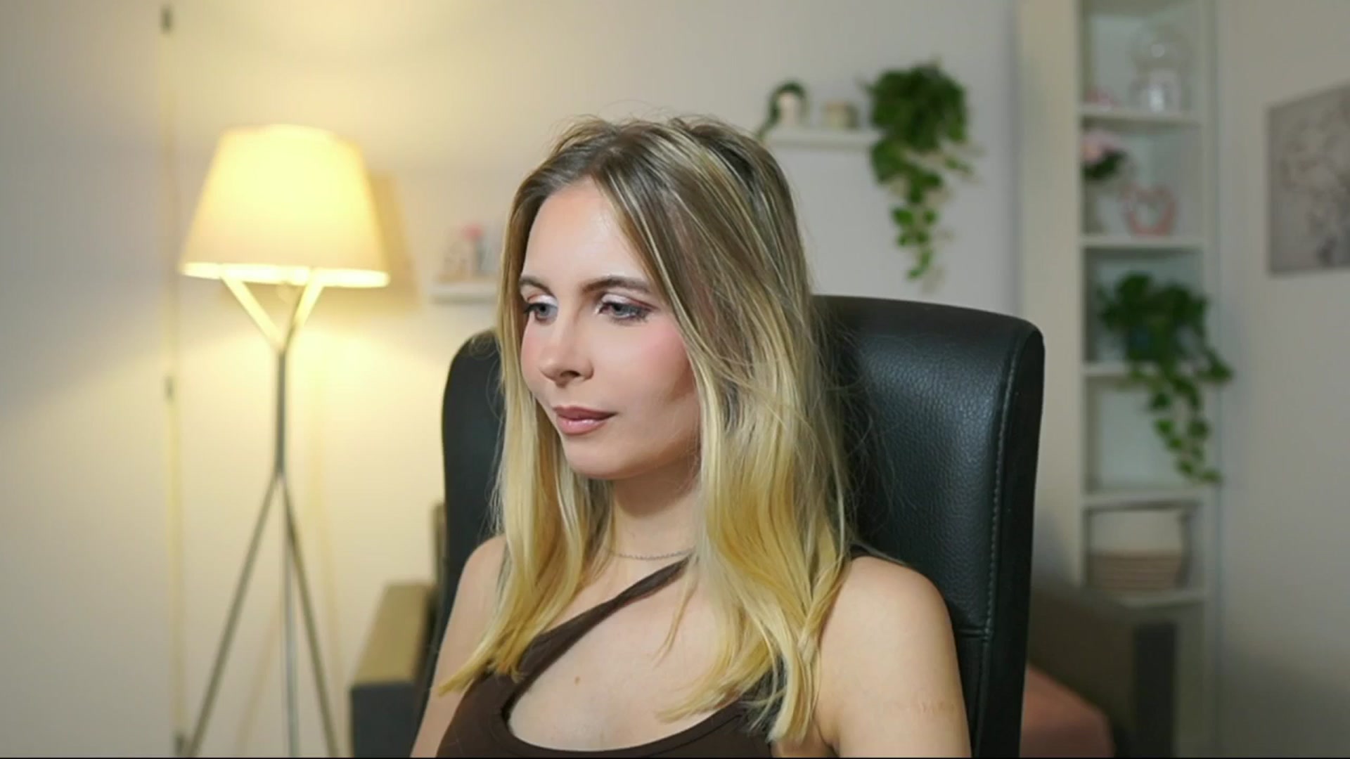 Gallery image thumbnail from Catecrago_'s myfreecams stream on, 12/18/2025, 11:15 image 7 of 20