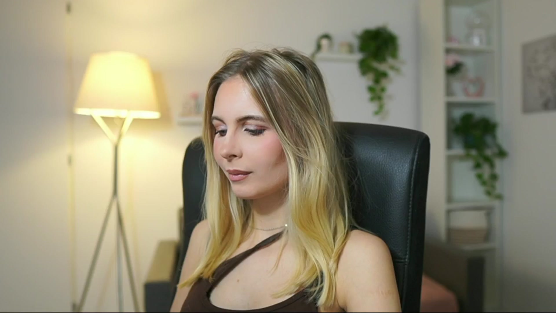 Gallery image thumbnail from Catecrago_'s myfreecams stream on, 12/18/2025, 11:15 image 6 of 20