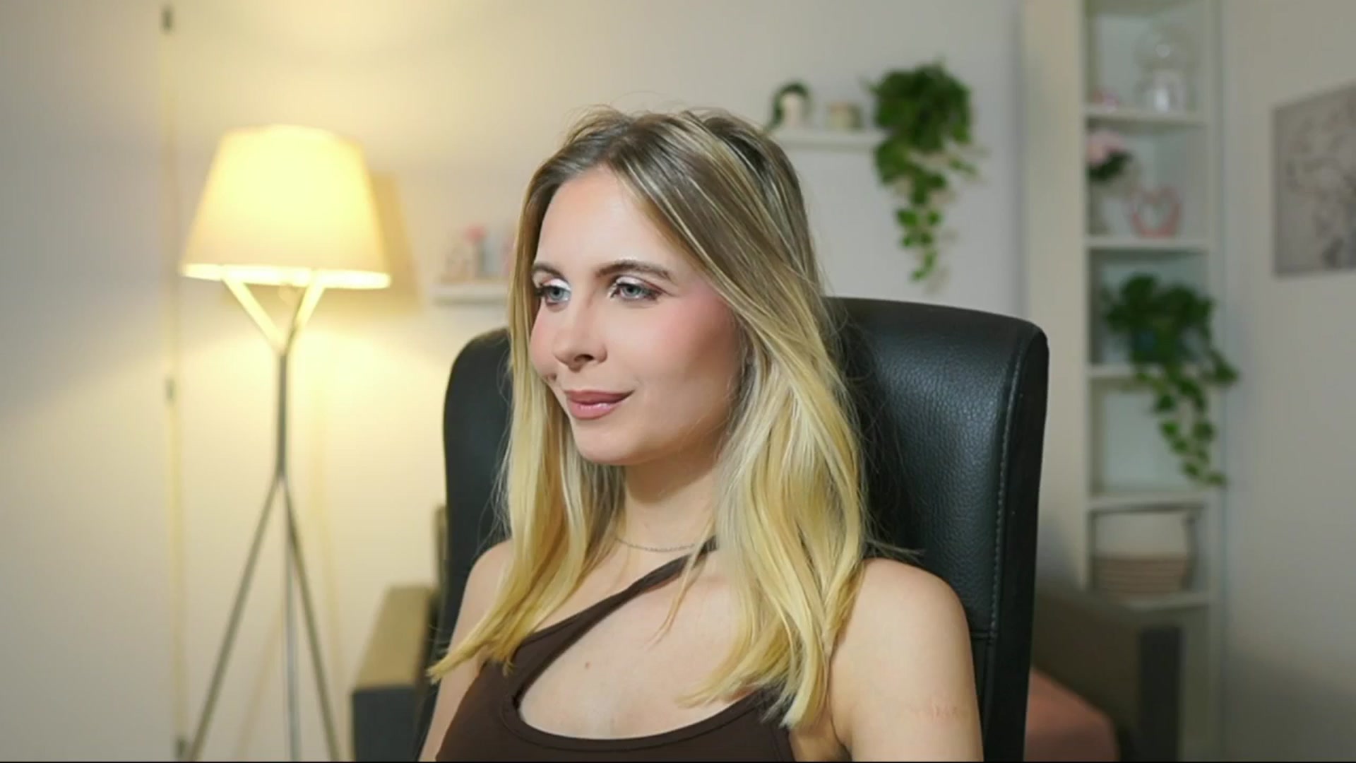 Gallery image thumbnail from Catecrago_'s myfreecams stream on, 12/18/2025, 11:15 image 2 of 20