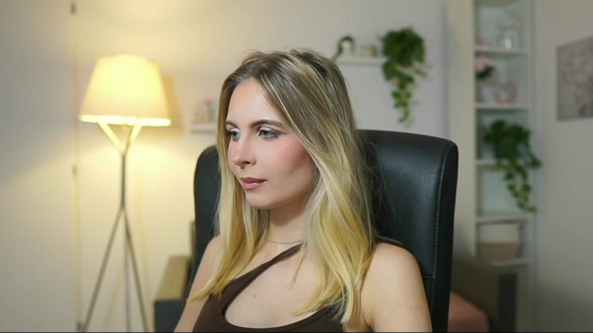 Gallery image thumbnail from Catecrago_'s myfreecams stream on, 12/18/2025, 11:15 image 4 of 20