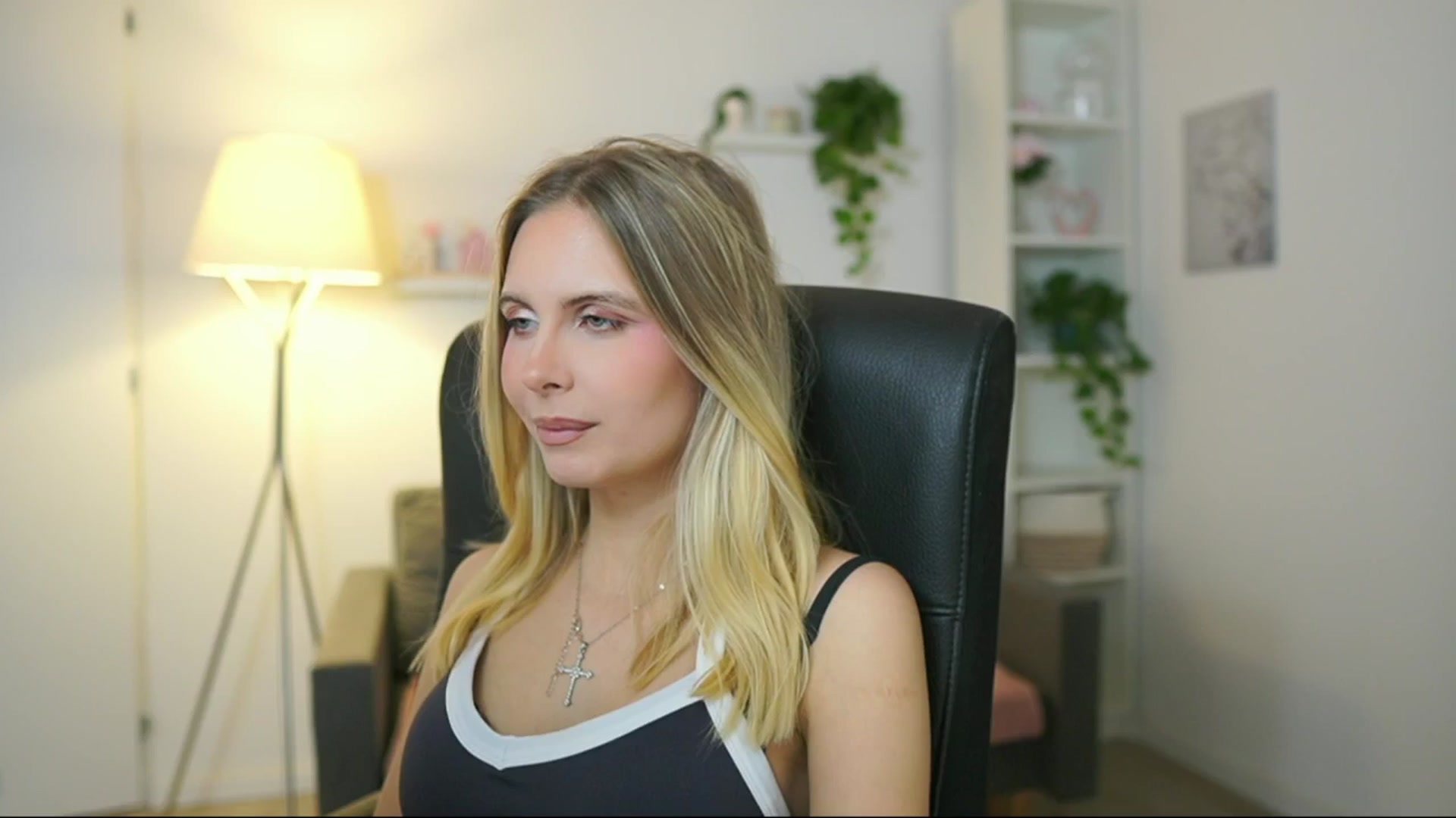 Gallery image thumbnail from Catecrago_'s myfreecams stream on, 12/30/2025, 12:04 image 4 of 20