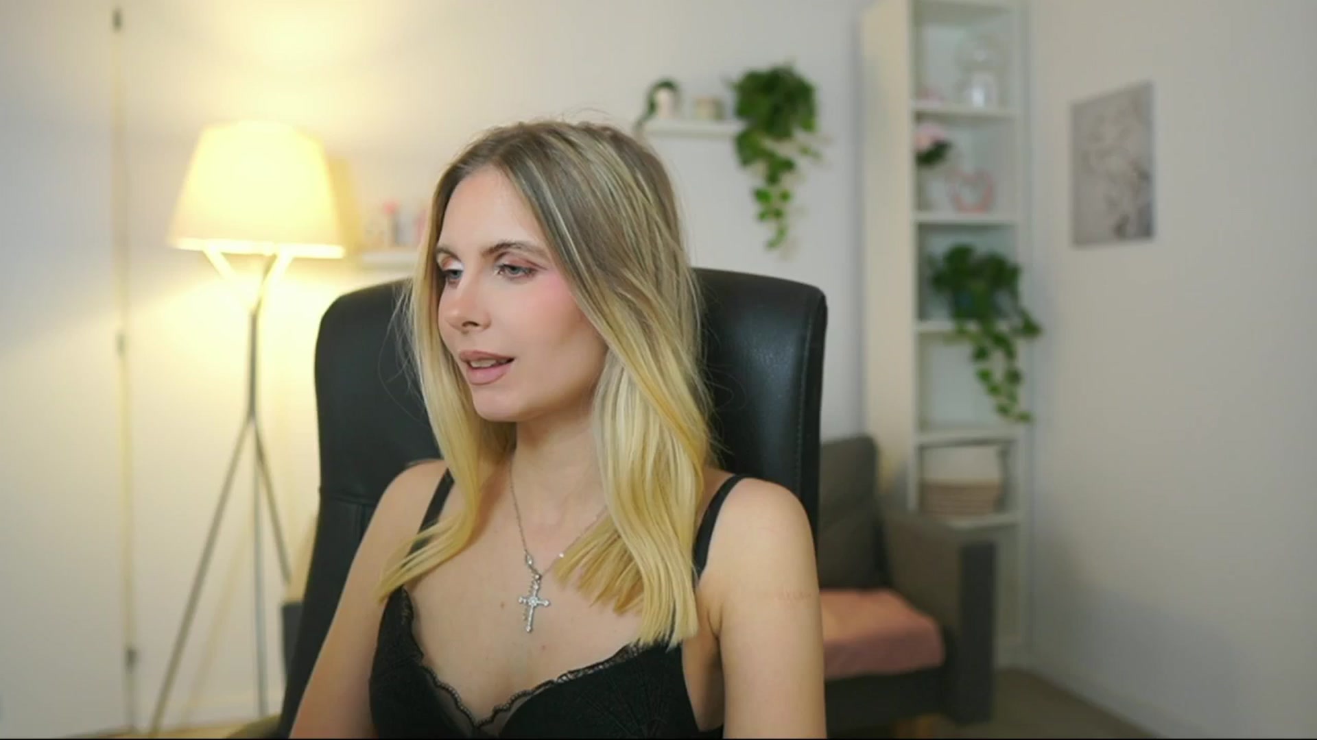 Gallery image thumbnail from Catecrago_'s myfreecams stream on, 12/30/2025, 12:04 image 13 of 20