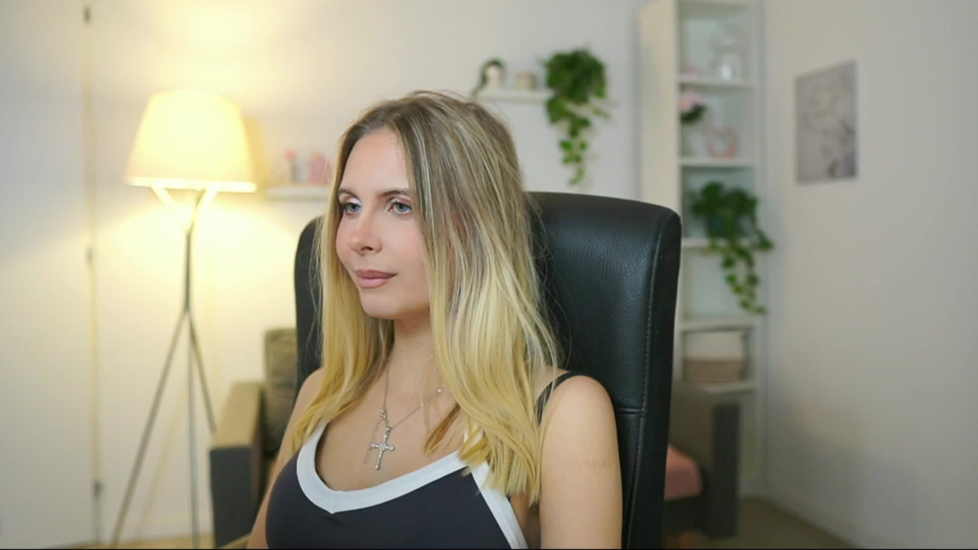 Gallery image thumbnail from Catecrago_'s myfreecams stream on, 12/30/2025, 12:04 image 3 of 20