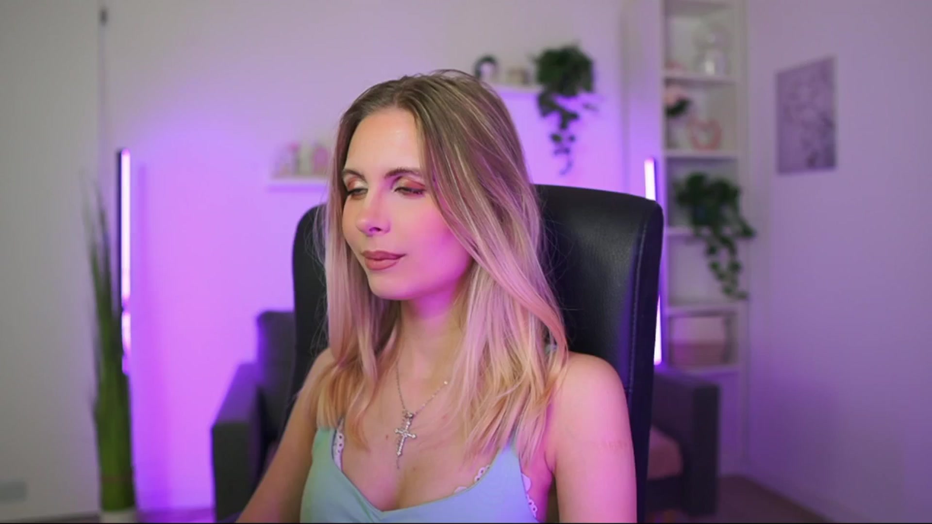 Gallery image thumbnail from Catecrago_'s myfreecams stream on, 12/31/2025, 09:16 image 1 of 20