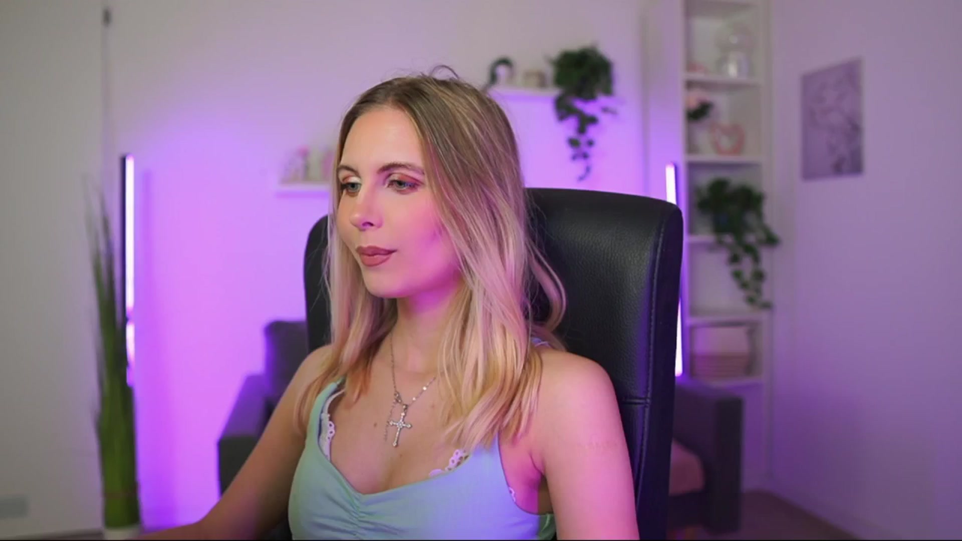 Gallery image thumbnail from Catecrago_'s myfreecams stream on, 12/31/2025, 09:16 image 15 of 20