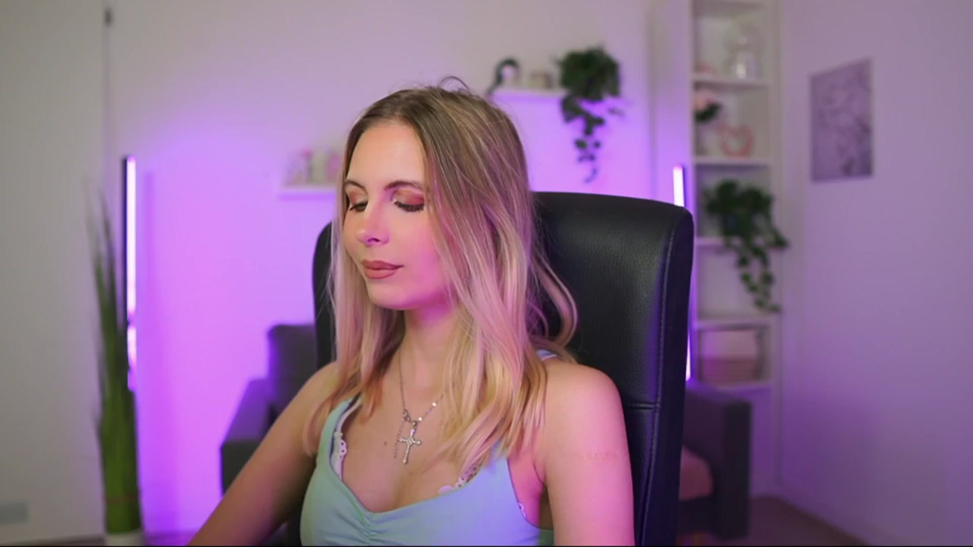Gallery image thumbnail from Catecrago_'s myfreecams stream on, 12/31/2025, 09:16 image 17 of 20