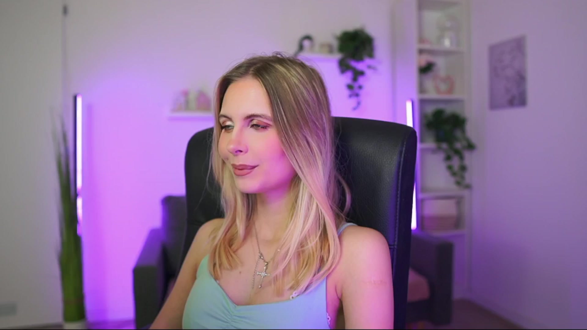 Gallery image thumbnail from Catecrago_'s myfreecams stream on, 12/31/2025, 10:19 image 3 of 20