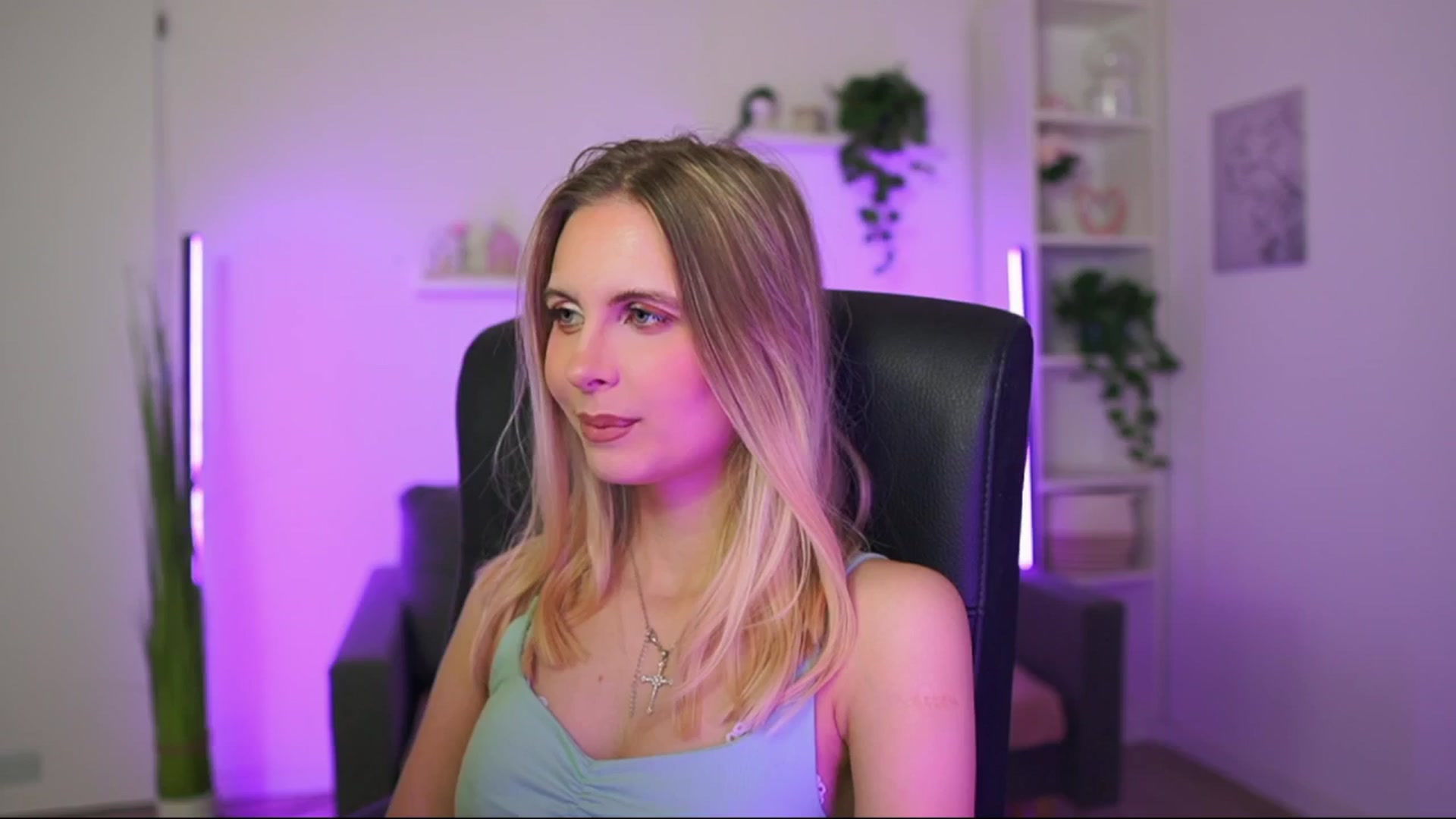 Gallery image thumbnail from Catecrago_'s myfreecams stream on, 12/31/2025, 10:19 image 4 of 20