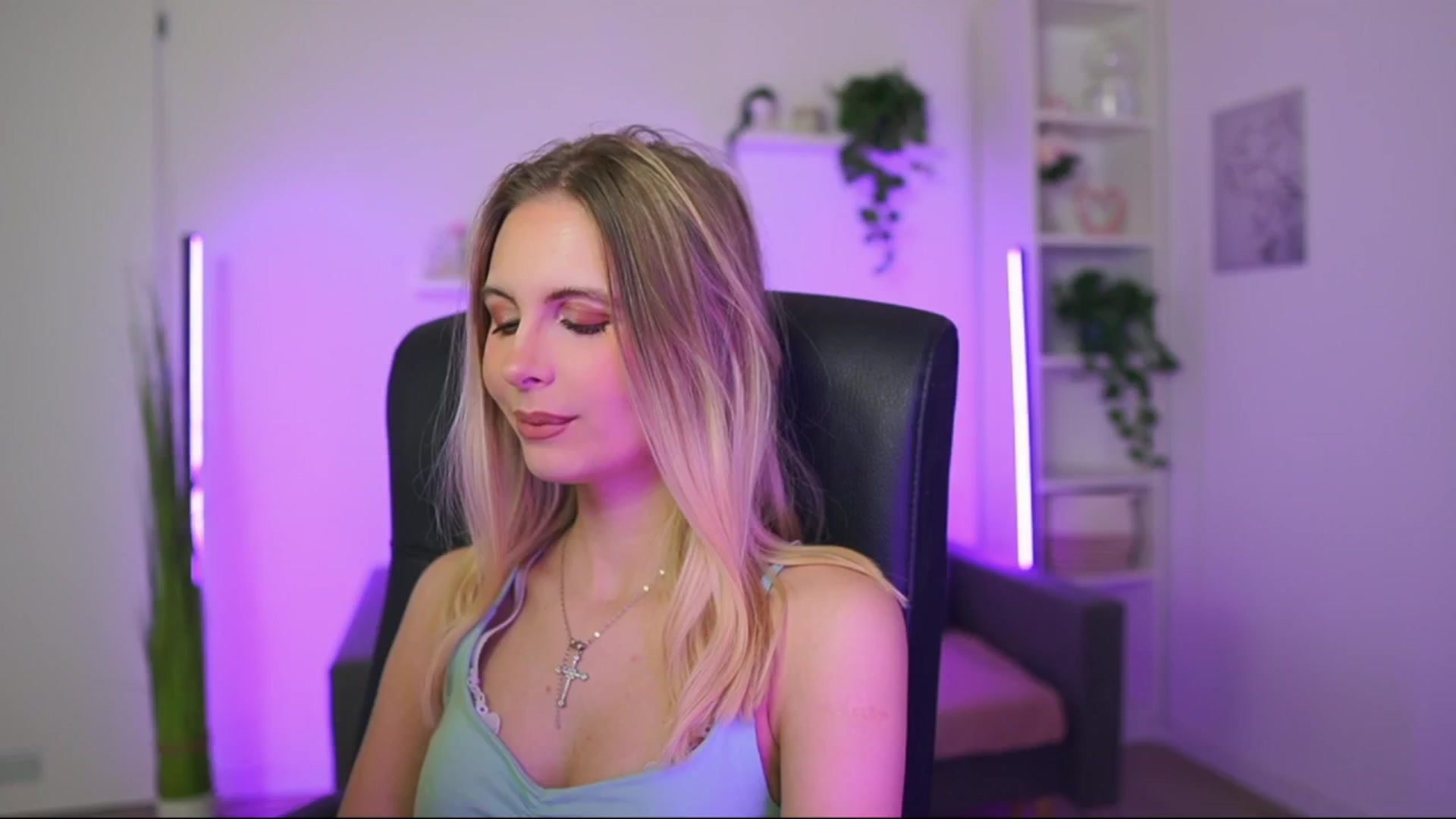Gallery image thumbnail from Catecrago_'s myfreecams stream on, 12/31/2025, 10:19 image 6 of 20