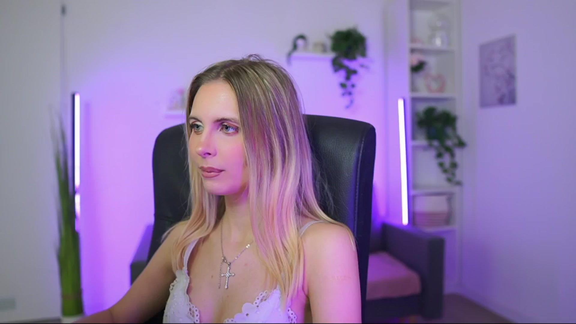 Gallery image thumbnail from Catecrago_'s myfreecams stream on, 12/31/2025, 12:10 image 14 of 20