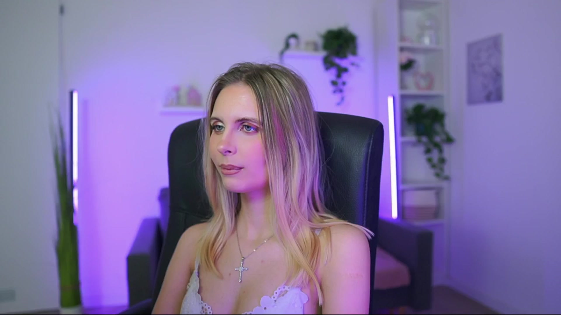 Gallery image thumbnail from Catecrago_'s myfreecams stream on, 12/31/2025, 12:10 image 8 of 20
