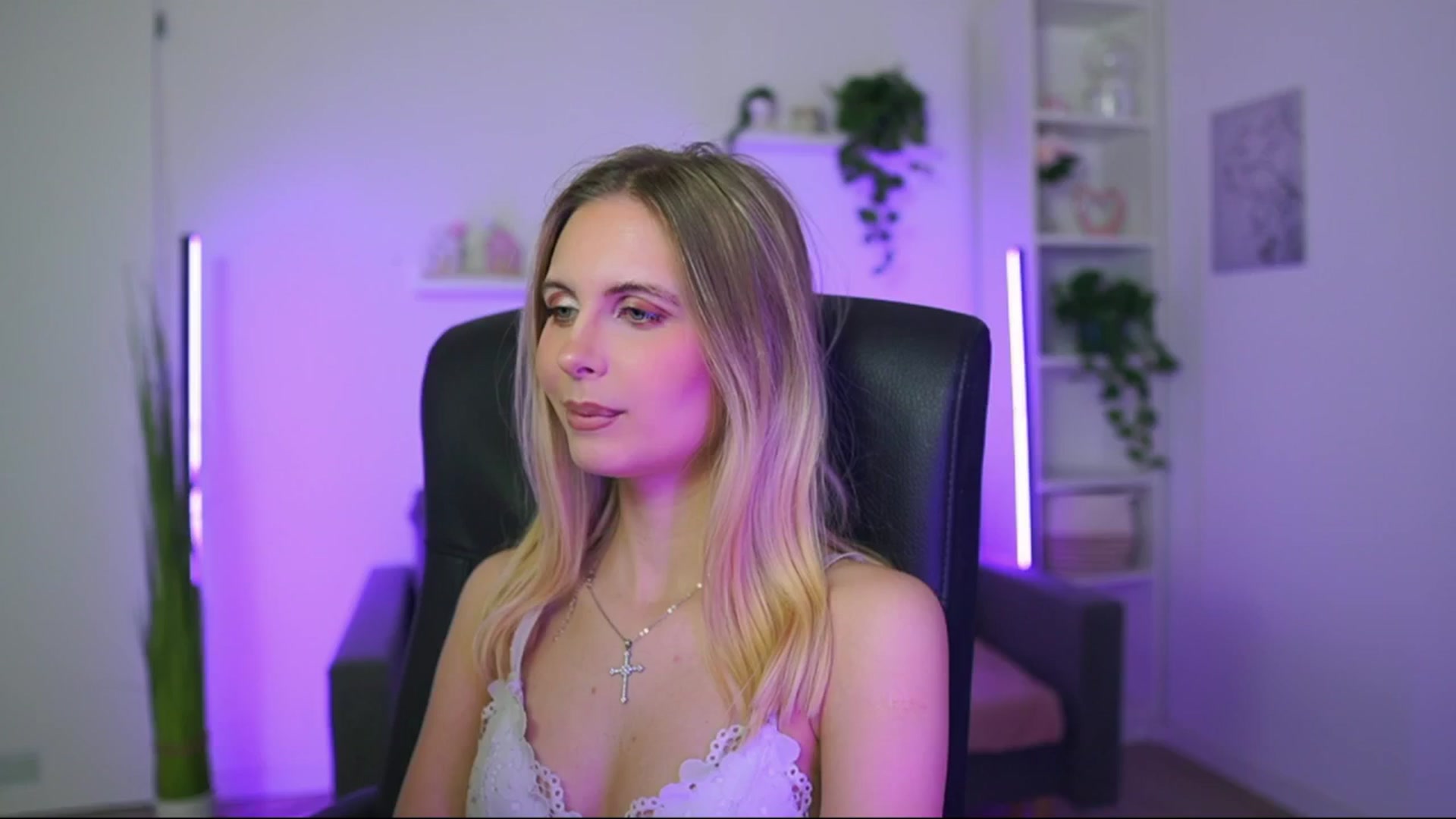 Gallery image thumbnail from Catecrago_'s myfreecams stream on, 12/31/2025, 12:10 image 10 of 20