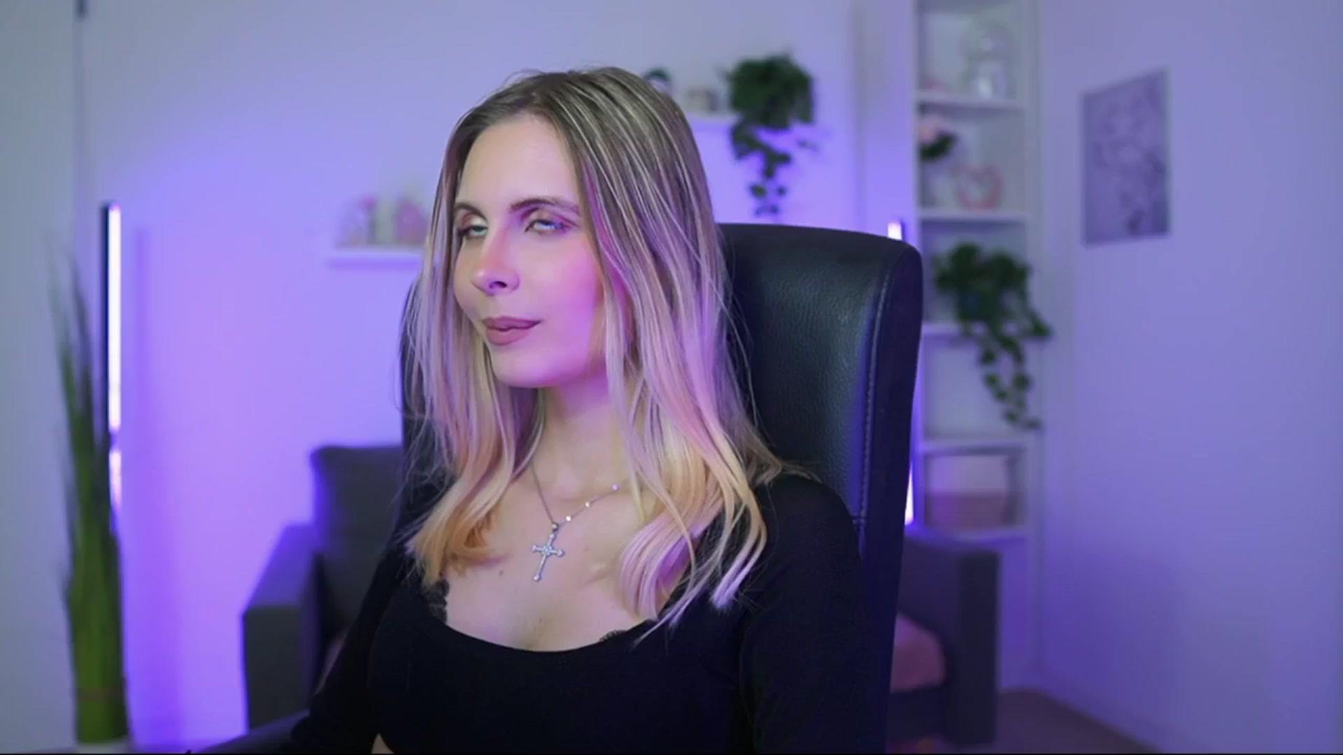 Gallery image thumbnail from Catecrago_'s myfreecams stream on, 01/02/2026, 16:00 image 4 of 20