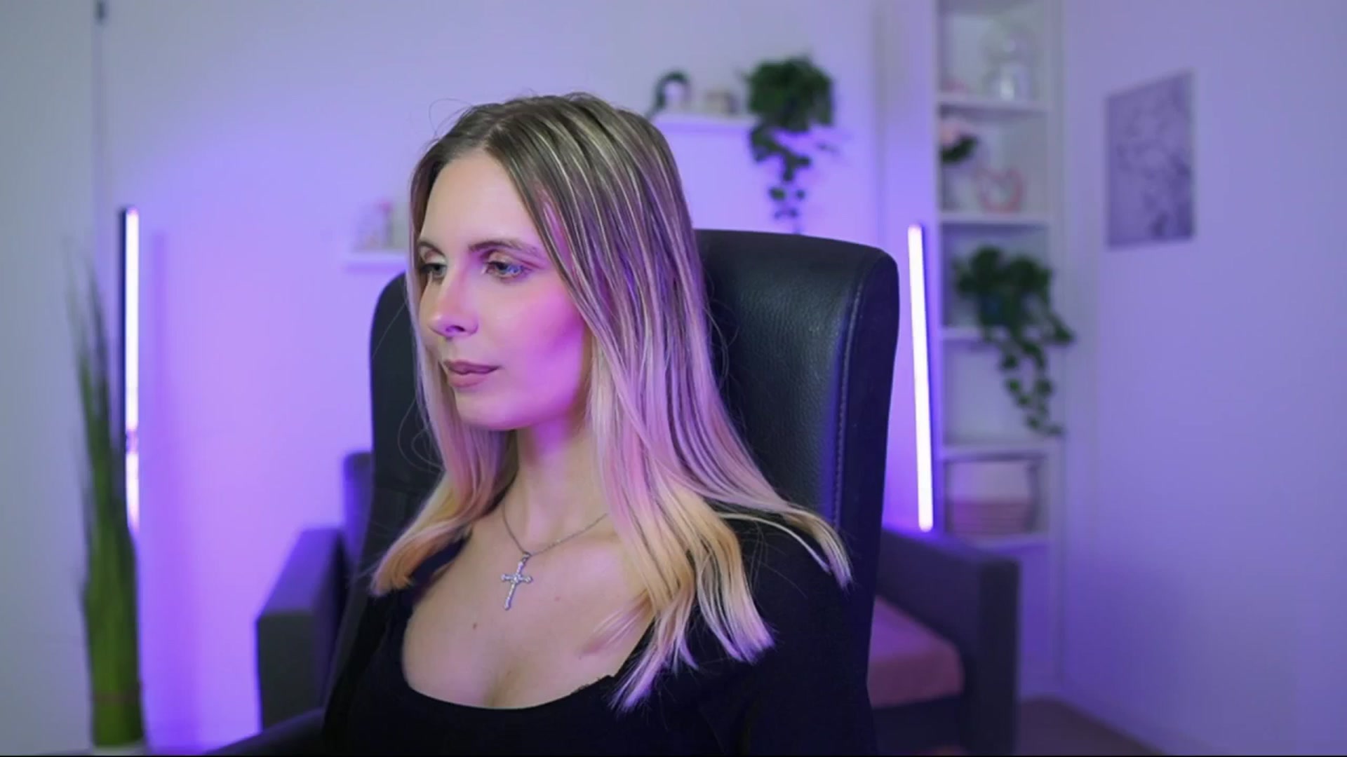 Gallery image thumbnail from Catecrago_'s myfreecams stream on, 01/02/2026, 17:28 image 6 of 20