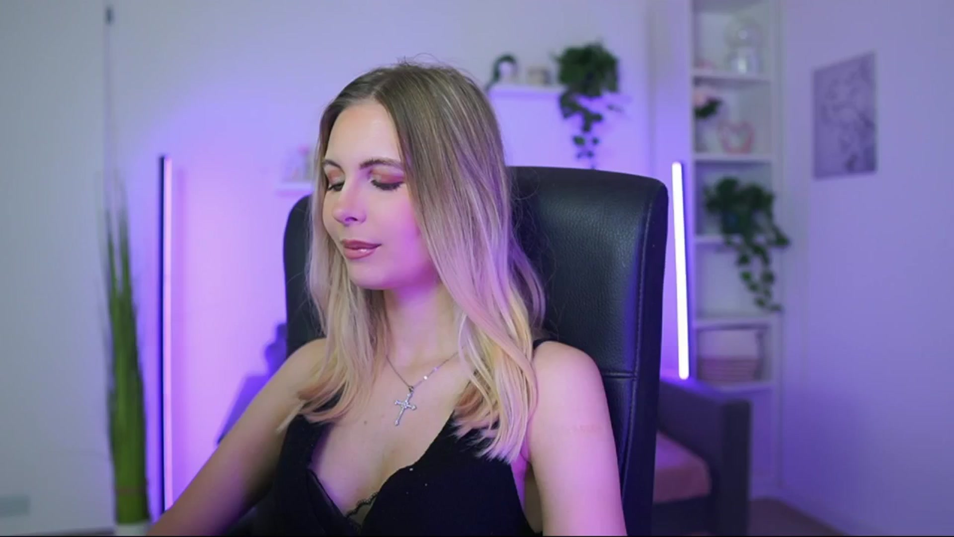 Gallery image thumbnail from Catecrago_'s myfreecams stream on, 01/06/2026, 09:34 image 5 of 20