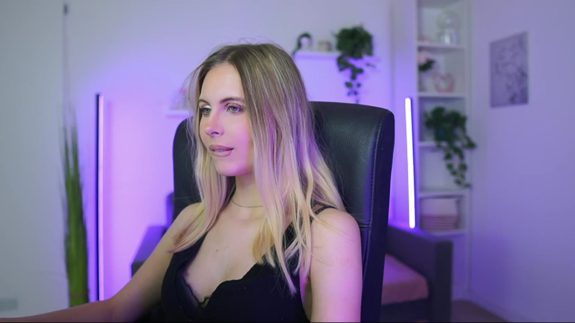 Gallery image thumbnail from Catecrago_'s myfreecams stream on, 01/06/2026, 12:10 image 11 of 20