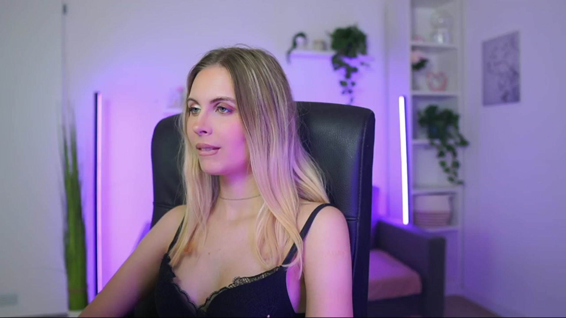 Gallery image thumbnail from Catecrago_'s myfreecams stream on, 01/06/2026, 12:10 image 9 of 20