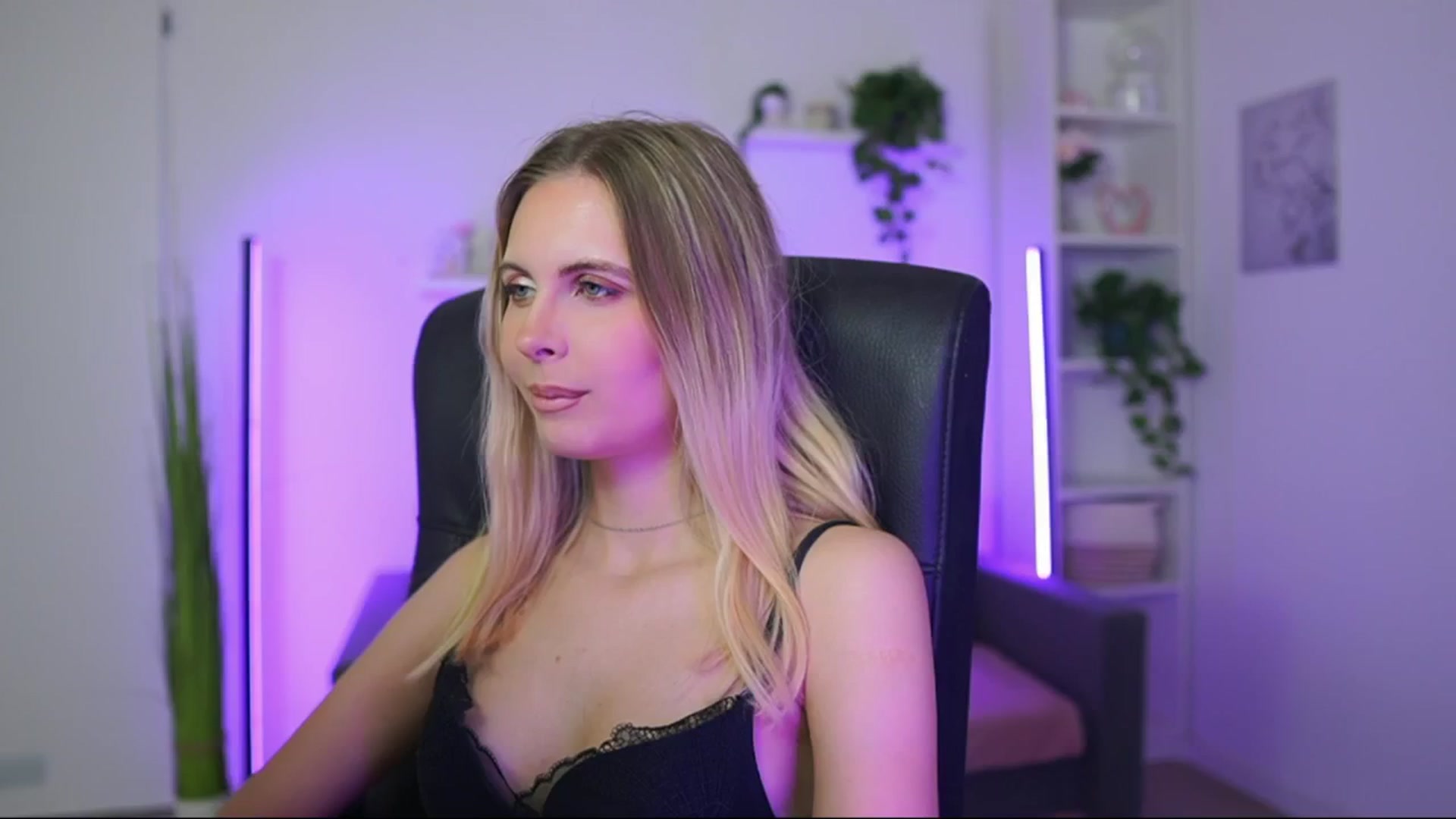 Gallery image thumbnail from Catecrago_'s myfreecams stream on, 01/06/2026, 12:10 image 8 of 20
