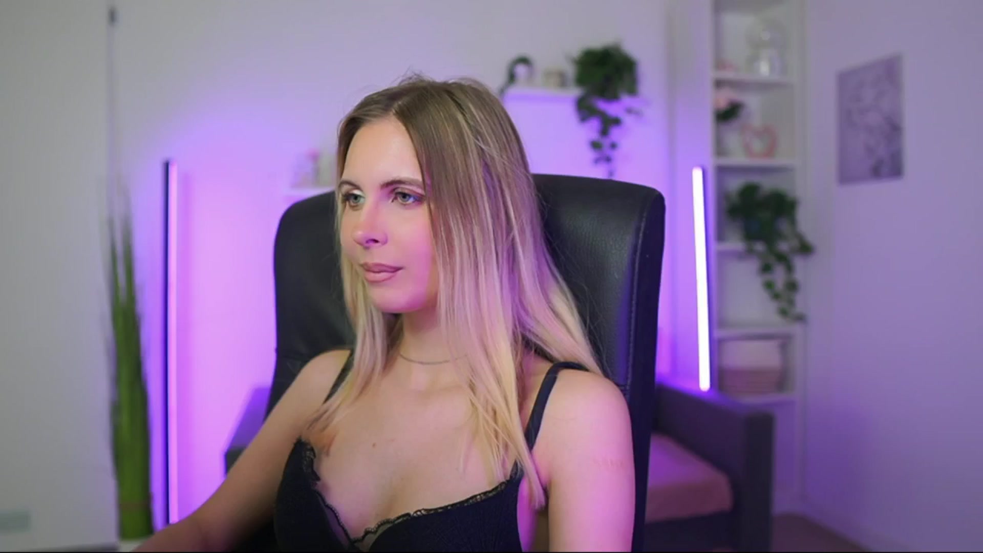 Gallery image thumbnail from Catecrago_'s myfreecams stream on, 01/06/2026, 13:23 image 3 of 20