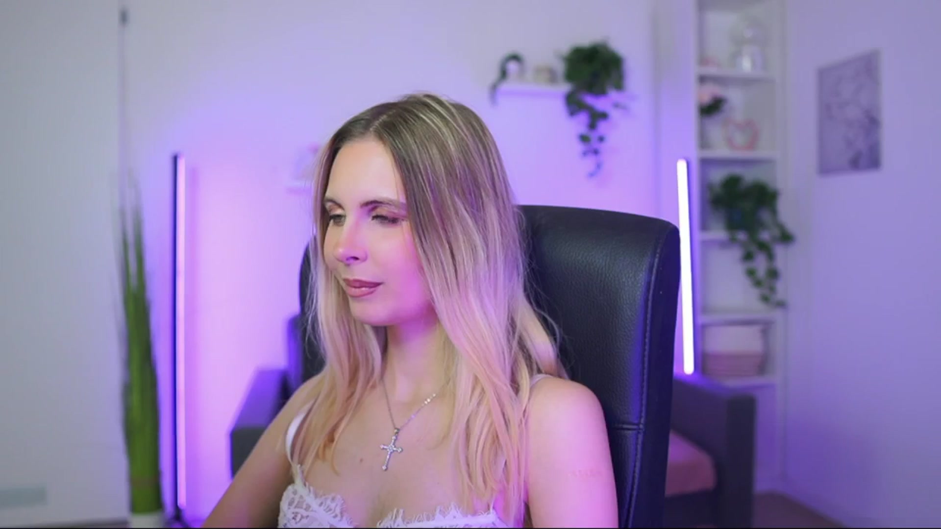 Gallery image thumbnail from Catecrago_'s myfreecams stream on, 01/06/2026, 19:22 image 15 of 20