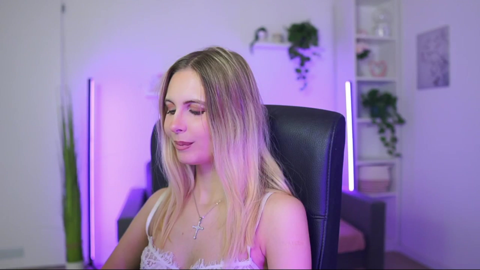 Gallery image thumbnail from Catecrago_'s myfreecams stream on, 01/06/2026, 19:22 image 13 of 20