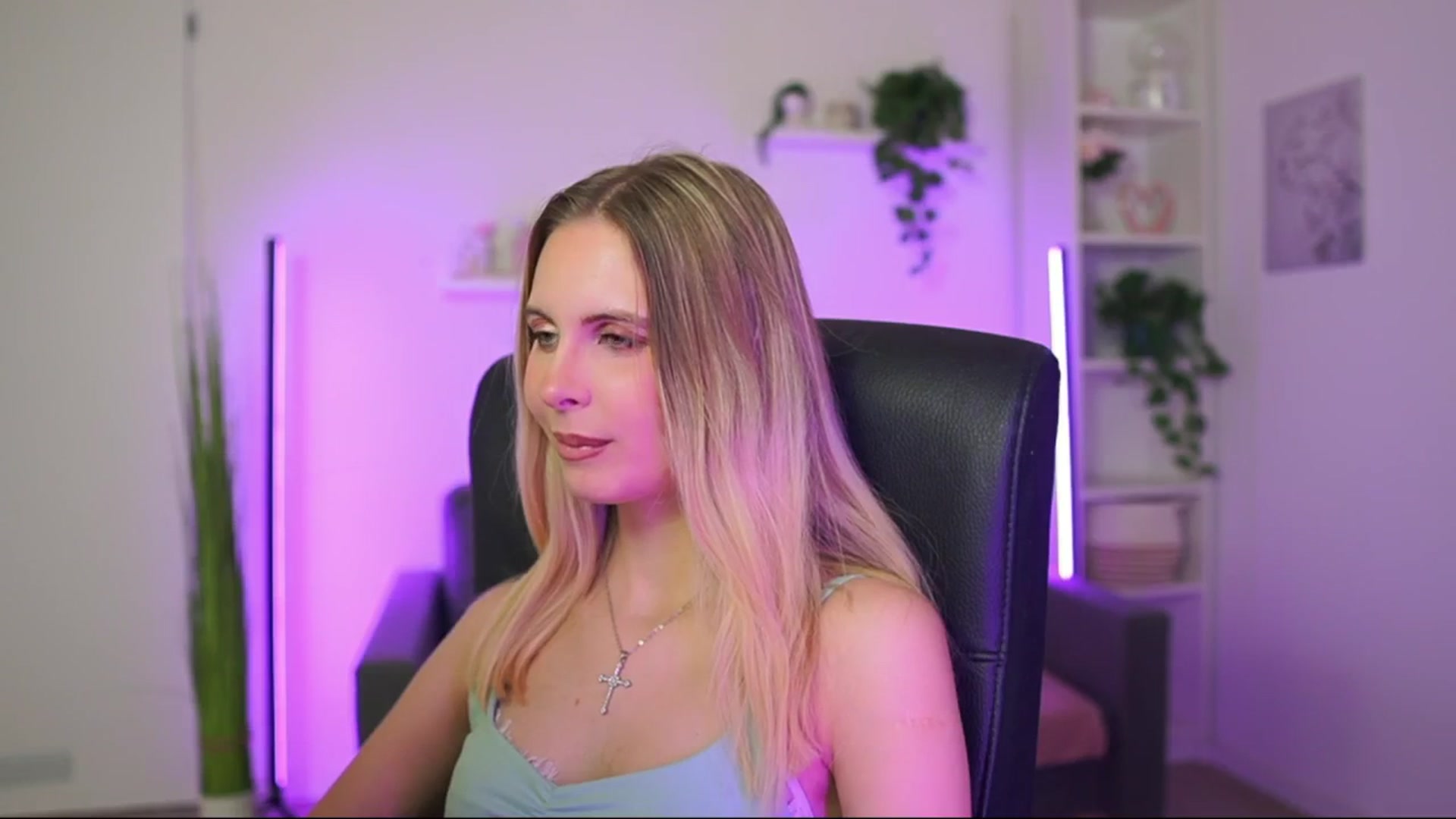 Gallery image thumbnail from Catecrago_'s myfreecams stream on, 01/06/2026, 19:22 image 9 of 20