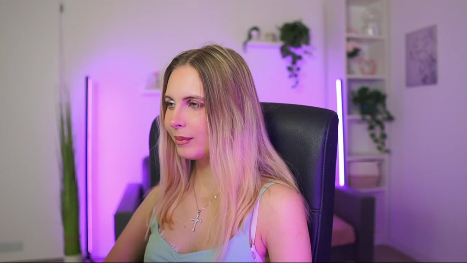 Gallery image thumbnail from Catecrago_'s myfreecams stream on, 01/06/2026, 19:22 image 3 of 20