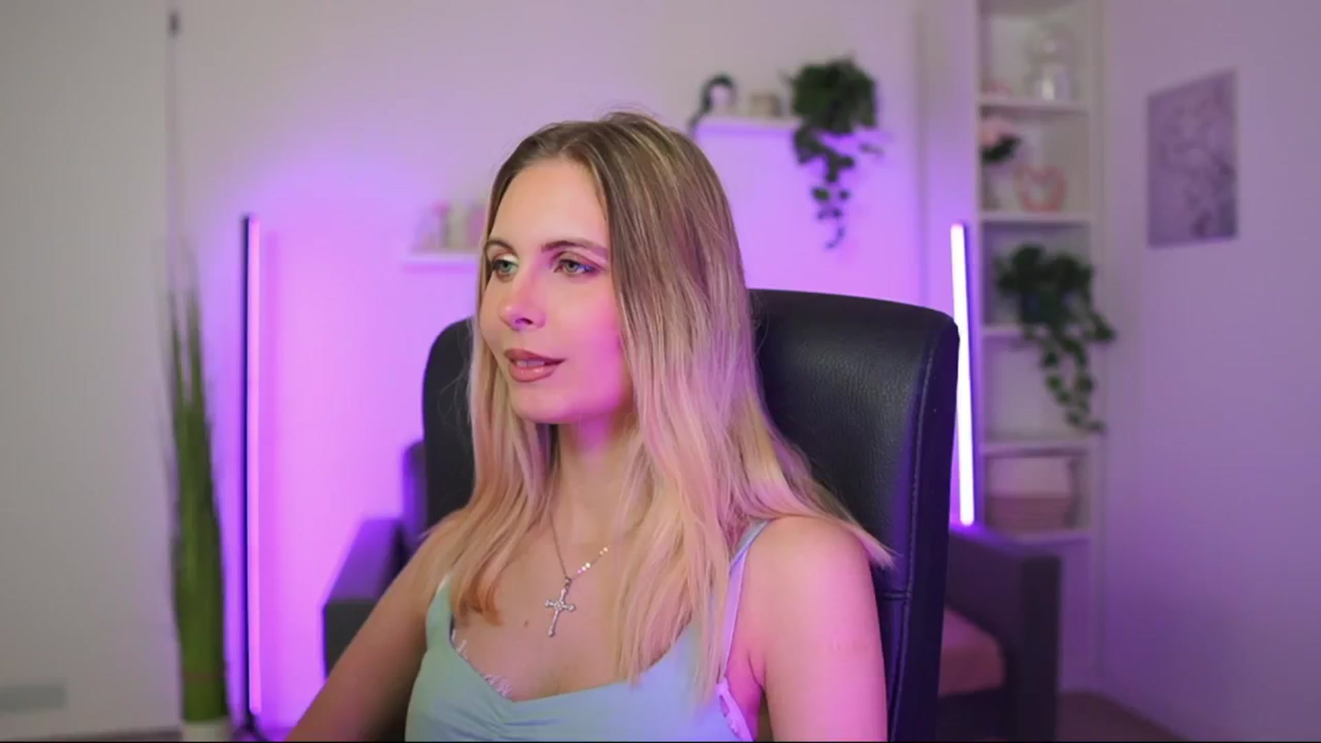 Gallery image thumbnail from Catecrago_'s myfreecams stream on, 01/06/2026, 19:22 image 1 of 20