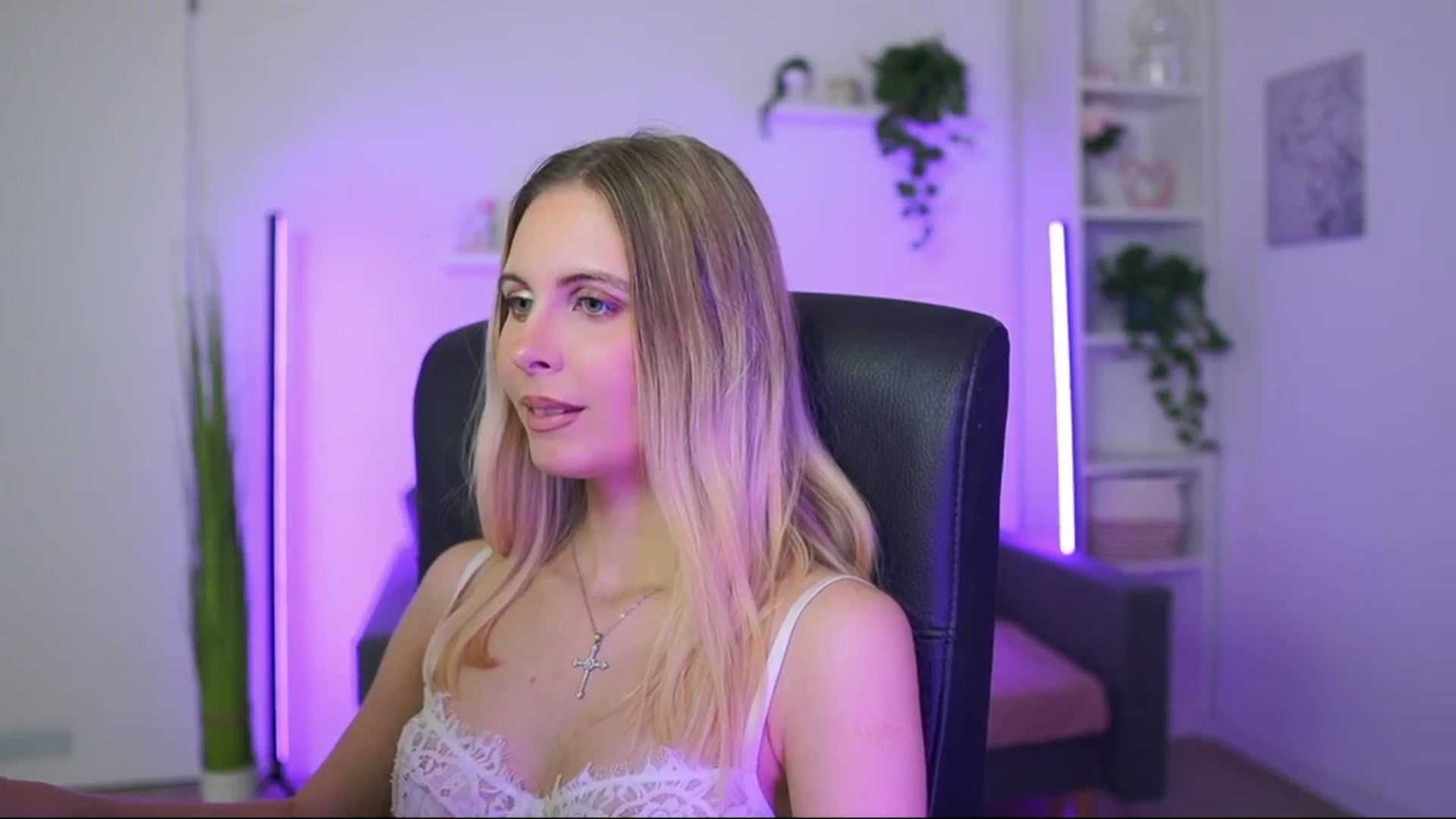 Gallery image thumbnail from Catecrago_'s myfreecams stream on, 01/06/2026, 21:08 image 16 of 20