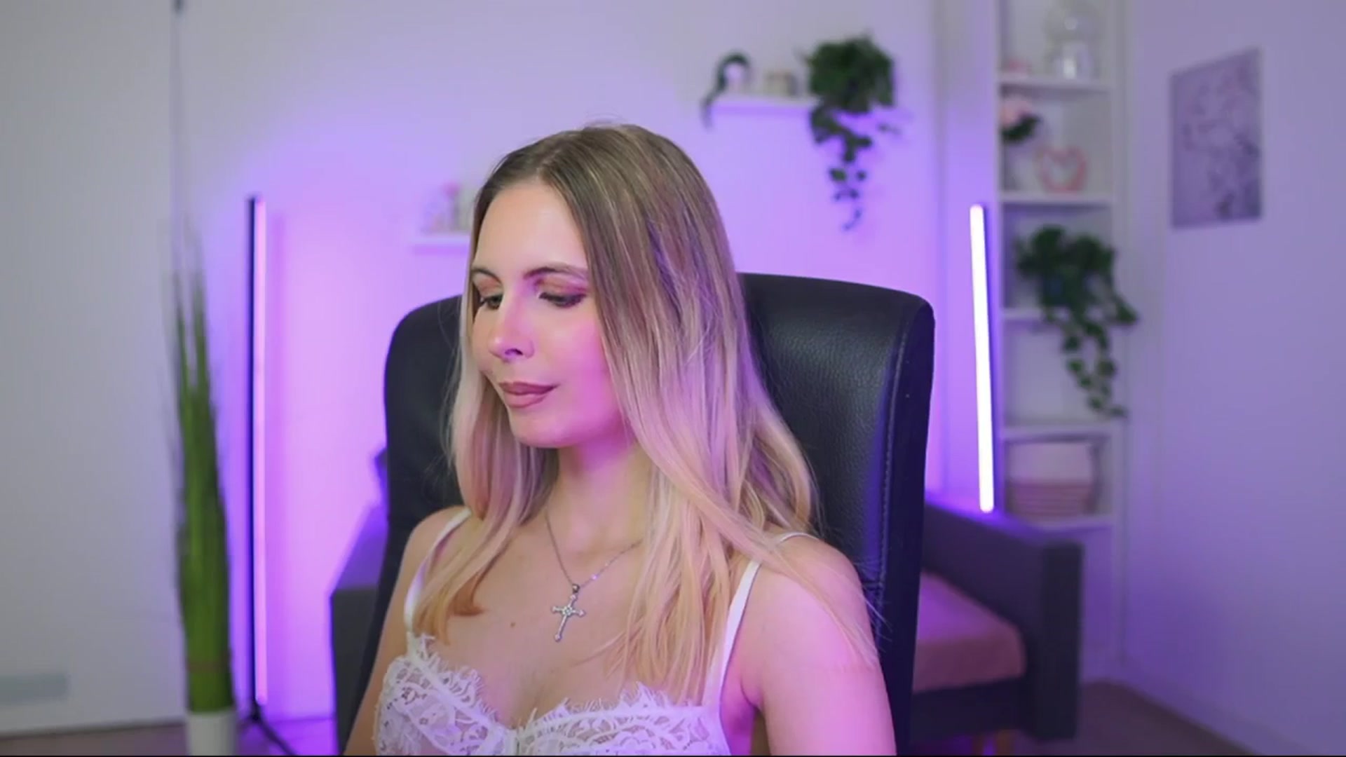 Gallery image thumbnail from Catecrago_'s myfreecams stream on, 01/06/2026, 21:08 image 15 of 20