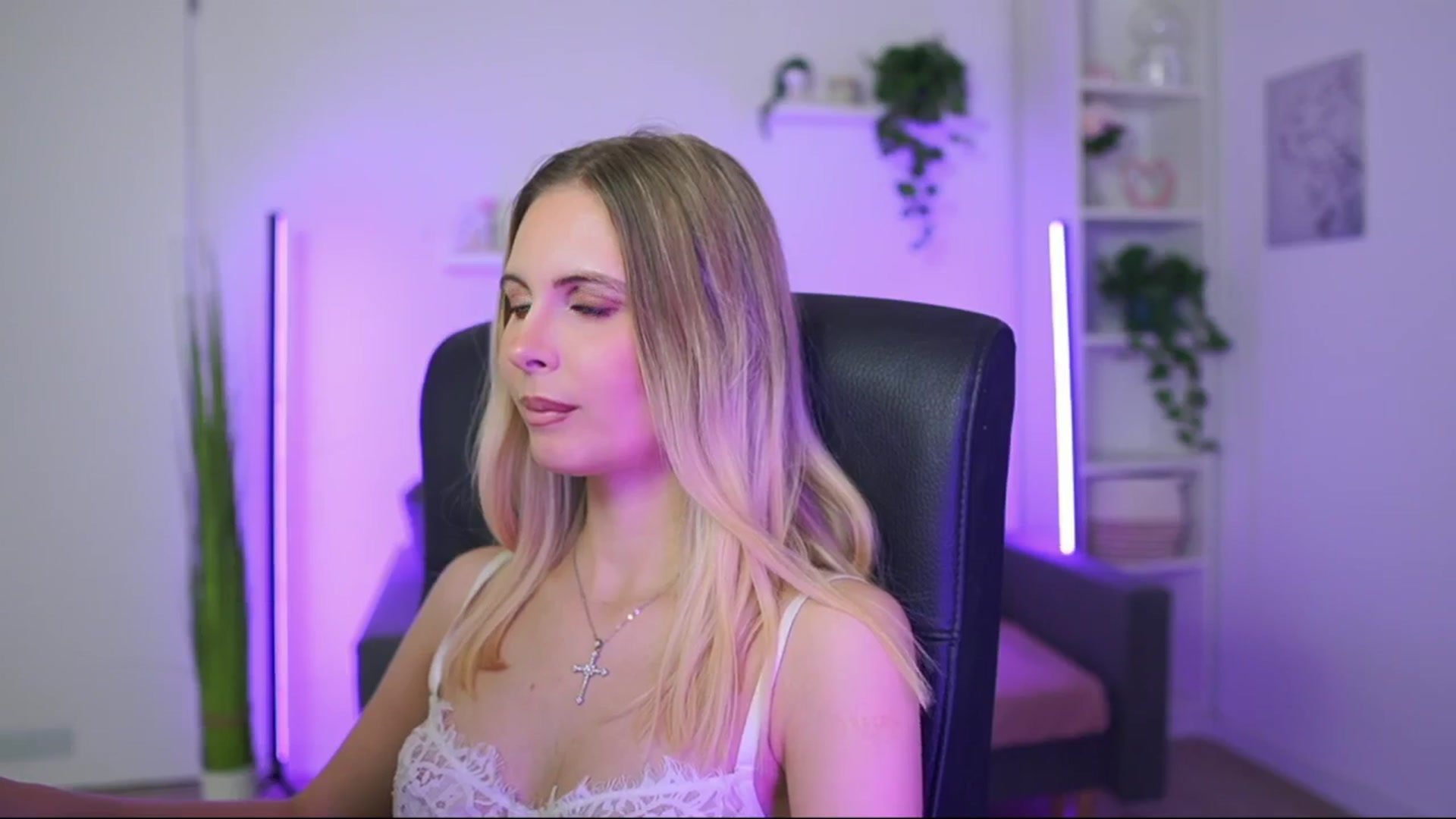 Gallery image thumbnail from Catecrago_'s myfreecams stream on, 01/06/2026, 21:08 image 13 of 20