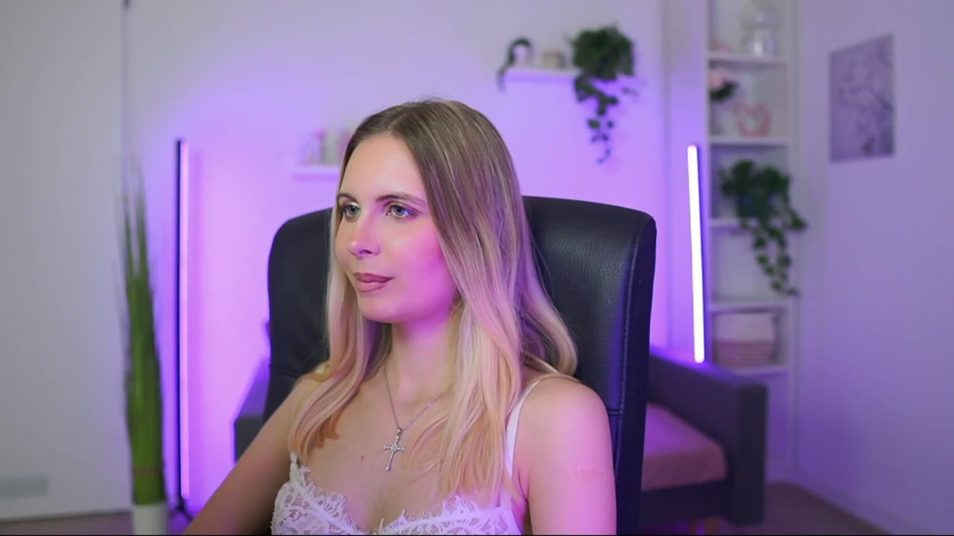 Gallery image thumbnail from Catecrago_'s myfreecams stream on, 01/06/2026, 21:08 image 17 of 20