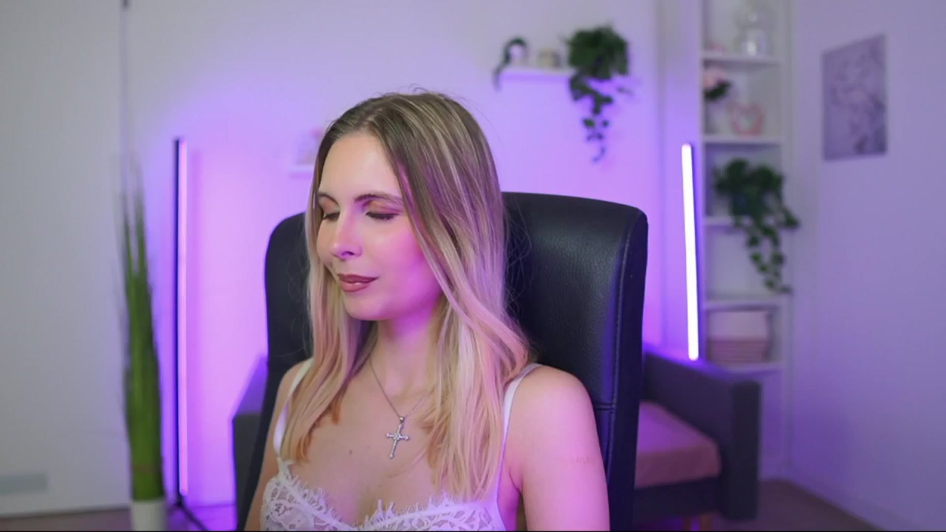 Gallery image thumbnail from Catecrago_'s myfreecams stream on, 01/06/2026, 22:31 image 4 of 20