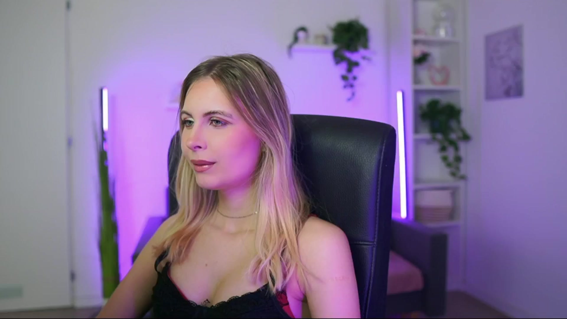 Gallery image thumbnail from Catecrago_'s myfreecams stream on, 01/08/2026, 10:08 image 1 of 20