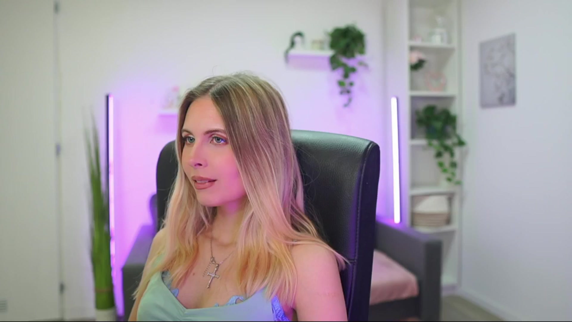 Gallery image thumbnail from Catecrago_'s myfreecams stream on, 01/12/2026, 14:14 image 7 of 20