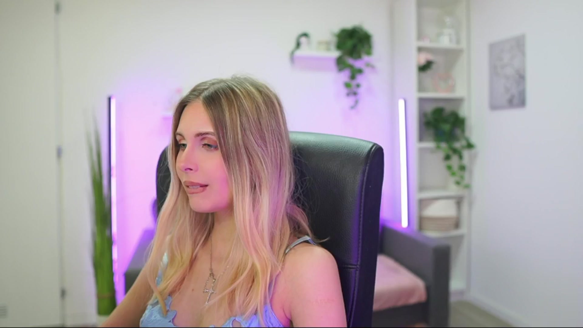 Gallery image thumbnail from Catecrago_'s myfreecams stream on, 01/12/2026, 14:14 image 12 of 20