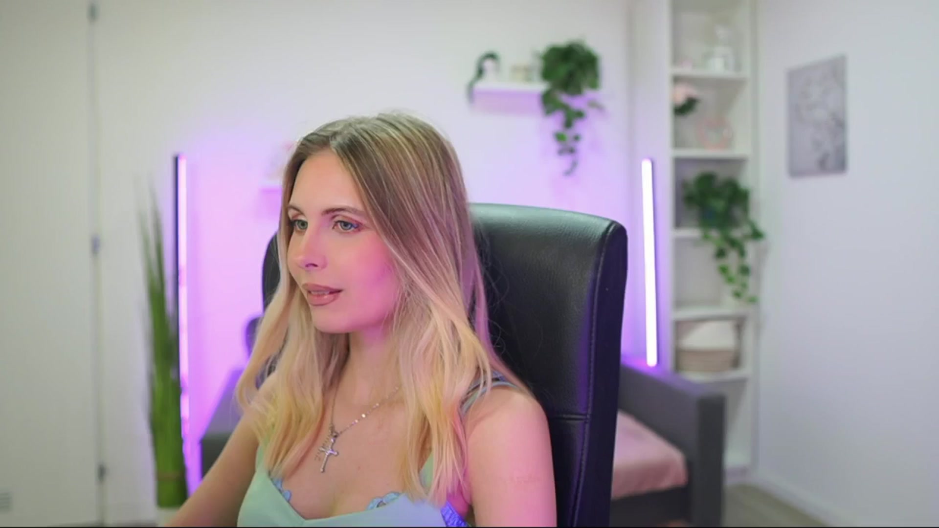 Gallery image thumbnail from Catecrago_'s myfreecams stream on, 01/12/2026, 14:55 image 1 of 20