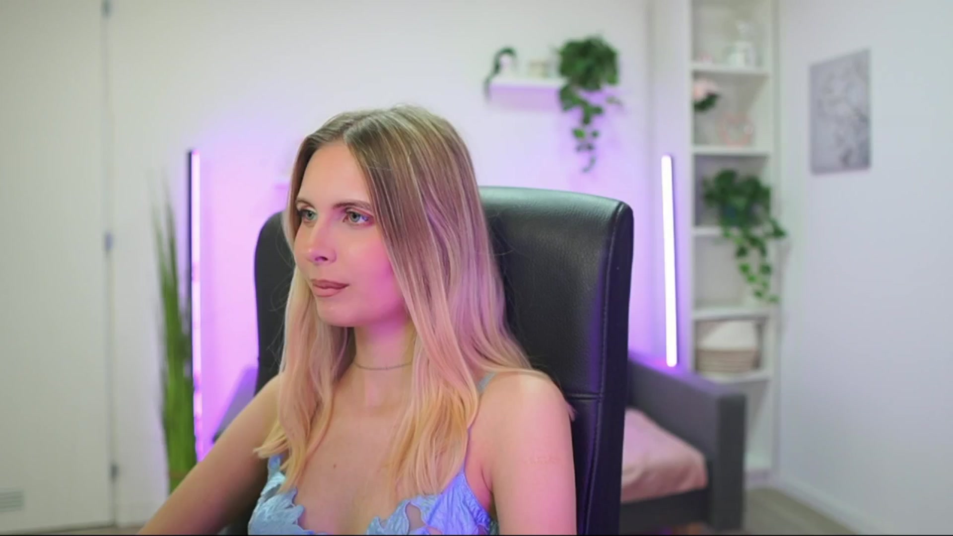 Gallery image thumbnail from Catecrago_'s myfreecams stream on, 01/12/2026, 18:20 image 8 of 20