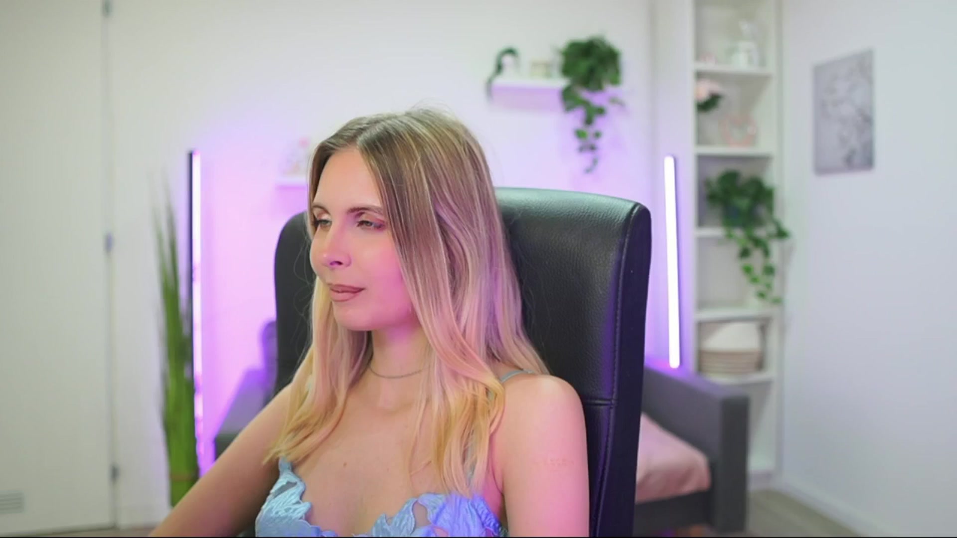 Gallery image thumbnail from Catecrago_'s myfreecams stream on, 01/12/2026, 18:20 image 9 of 20