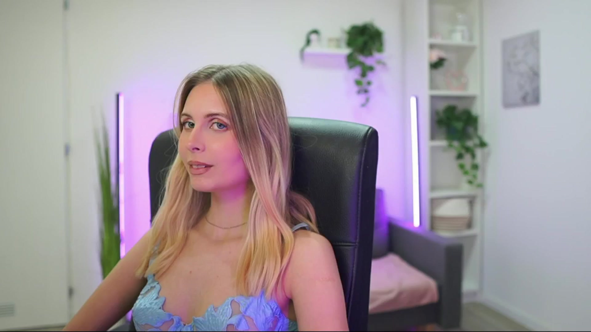Gallery image thumbnail from Catecrago_'s myfreecams stream on, 01/12/2026, 18:20 image 4 of 20