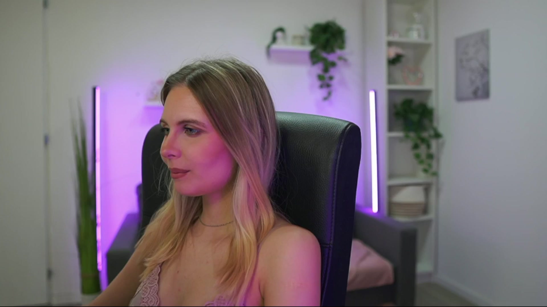 Gallery image thumbnail from Catecrago_'s myfreecams stream on, 01/13/2026, 12:12 image 13 of 20