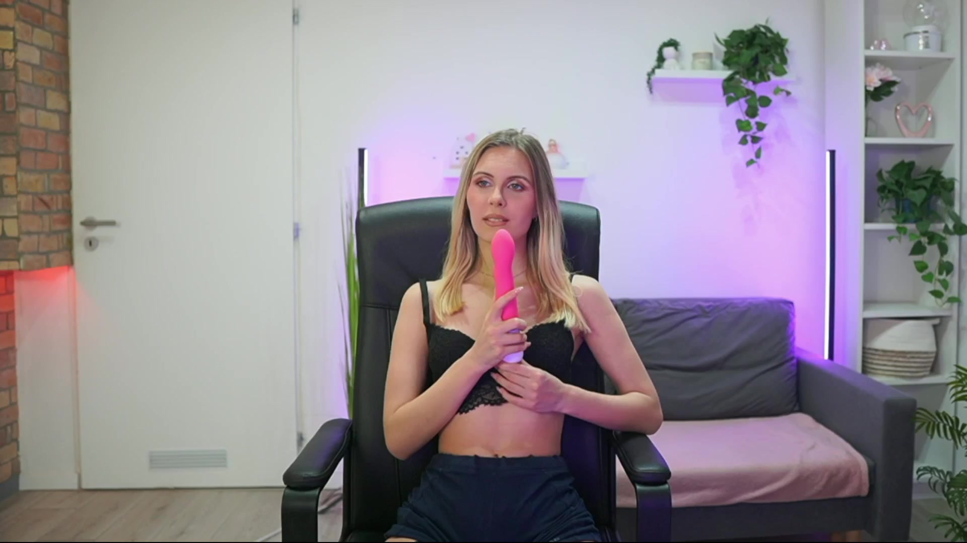 Gallery image thumbnail from Catecrago_'s myfreecams stream on, 01/14/2026, 14:45 image 16 of 20