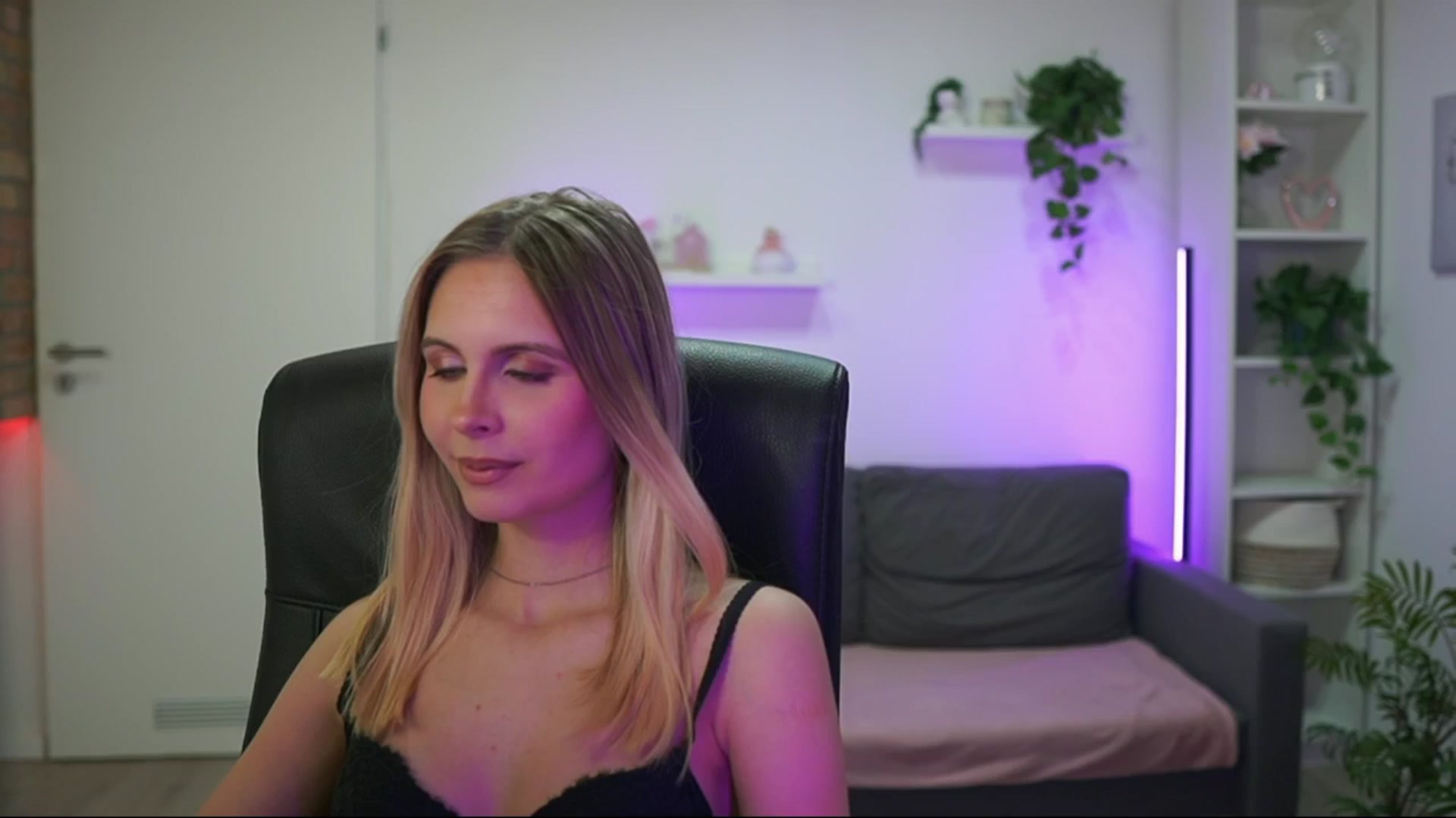Gallery image thumbnail from Catecrago_'s myfreecams stream on, 01/14/2026, 16:21 image 18 of 20