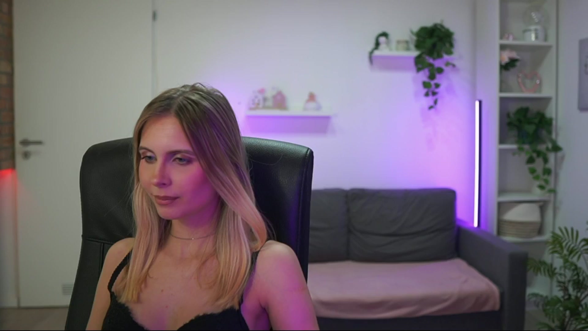 Gallery image thumbnail from Catecrago_'s myfreecams stream on, 01/14/2026, 16:21 image 17 of 20